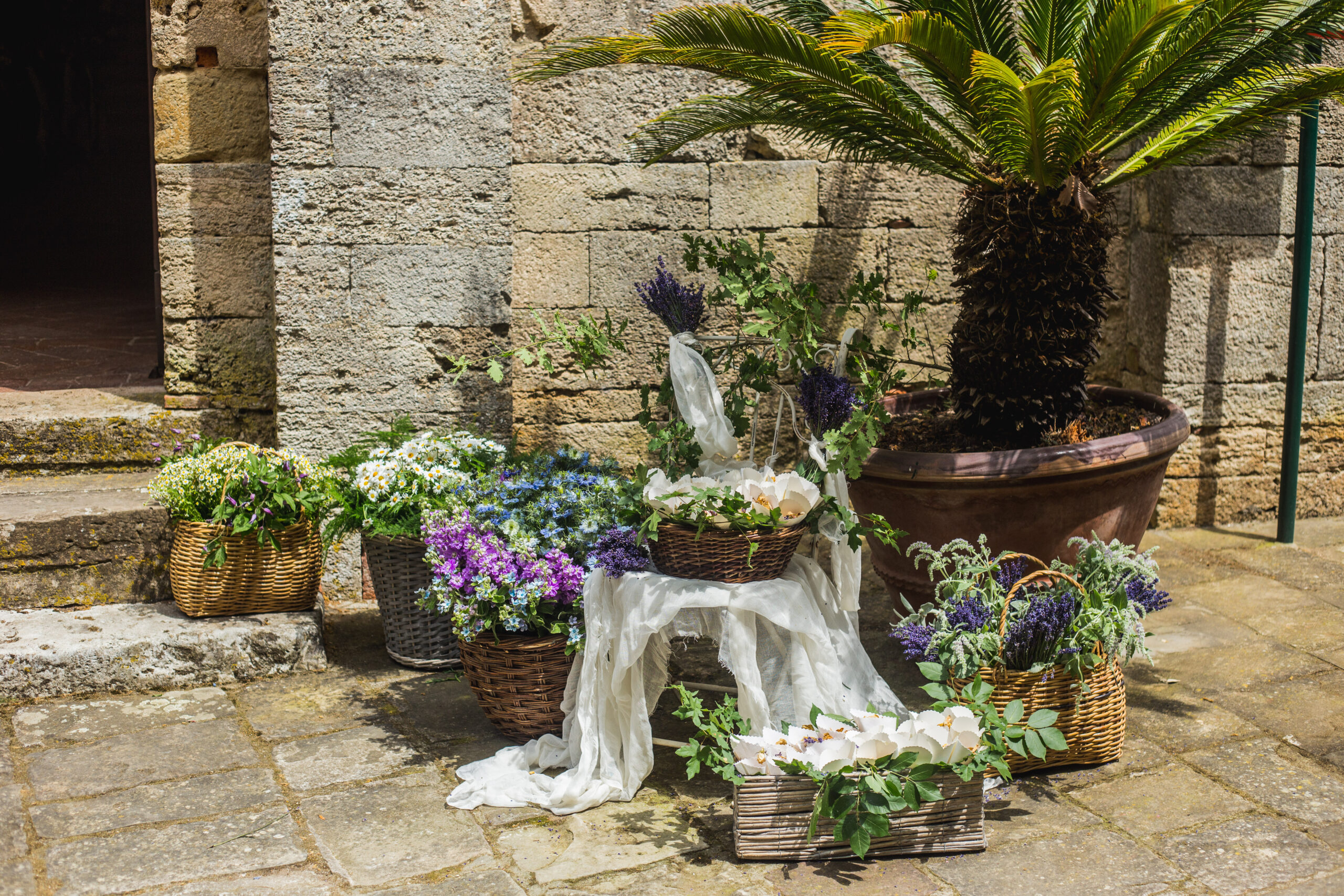 Wedding Planner a Pisa. Fabio e Giulia sposi a Terricciola. Giulia Alessandri, Wedding Planner: progettazione e coordinazione matrimoni in Toscana.